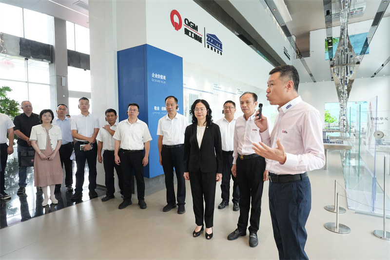 I leader provinciali hanno visitato Quangong Machinery Co., Ltd per una visita e un'indagine