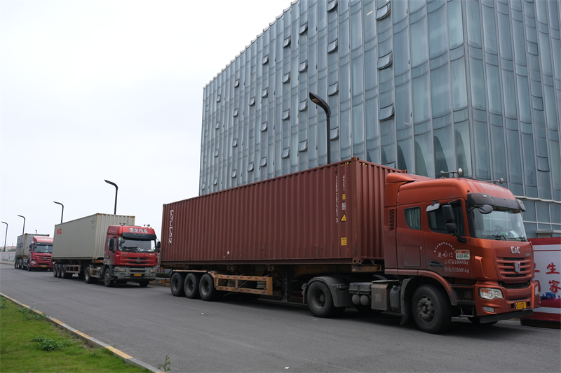 Le macchine per la produzione di mattoni QGM spedite in Medio Oriente, aiutano l'edilizia regionale a fare un nuovo balzo in avanti