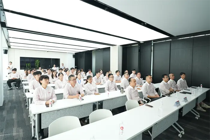 QGM: guardare insieme la parata militare e raccogliere le forze per progredire