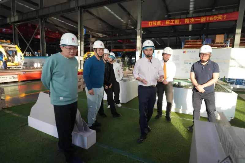 La Nan'an Returned Overseas Students Association ha visitato e condotto ricerche presso Quangong Machinery Co., Ltd.