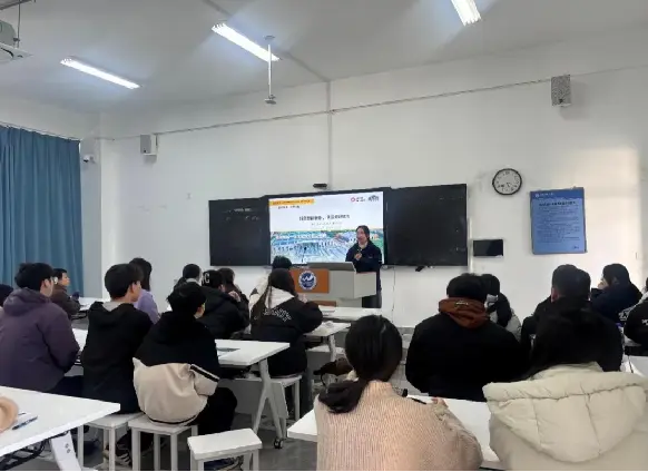 Quangong Machinery Co., Ltd. visita l'Università di studi esteri di Fuzhou, aprendo un nuovo capitolo nello sviluppo della carriera