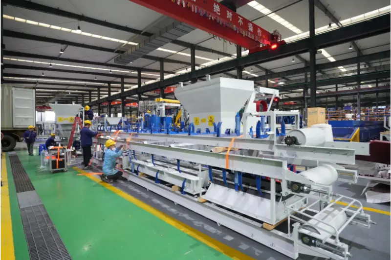 La primavera è il momento perfetto per il duro lavoro e il progresso. Quangong Machinery Co., Ltd. è impegnata nella spedizione di merci all'estero.