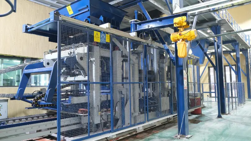 Riciclaggio dei rifiuti edili nel sud-est asiatico con le macchine a blocchi QGM