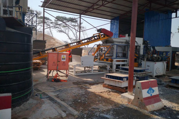 Linea di produzione automatica QGM QT10 per il progetto Dakar BRT (Bus Rapid Transit) della China Road and Bridge Corporation (CRBC)