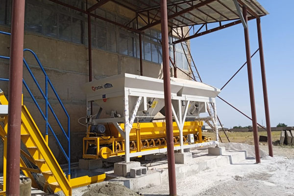 Macchina automatica per la produzione di blocchi QT6 in Armenia, dal 2022